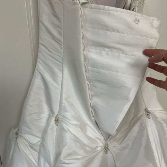Maggie Sottero wedding dress size 8! - Picture 13 of 16